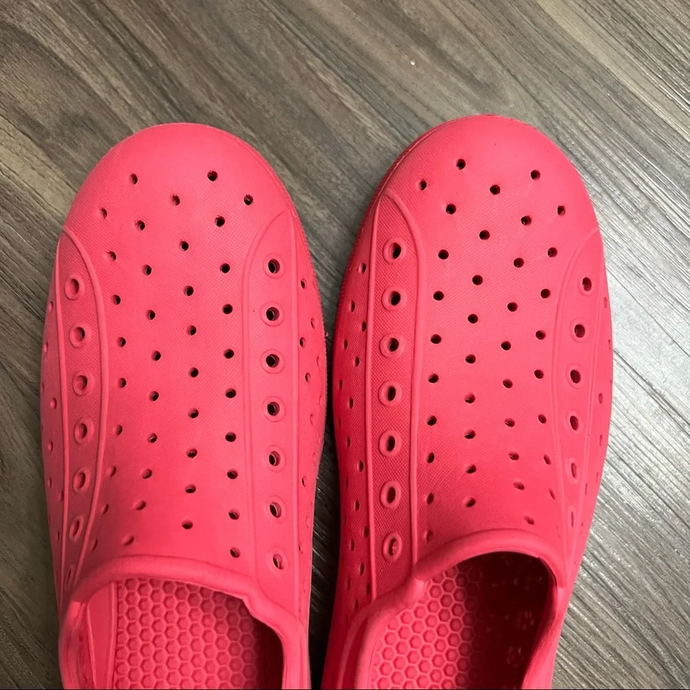 Totes kids size 4-5 Solbounce pull on Footwear Pink water shoes
